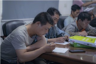 朝陽集團(tuán)開展行車和有限作業(yè)空間安全操作培訓(xùn)、道路交通安全培訓(xùn)